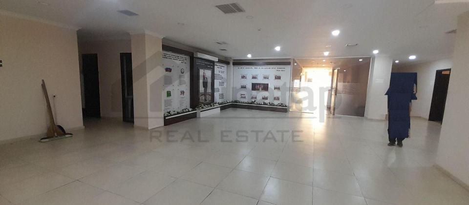 Əhməd Rəcəblidə plazada ofislərin icarəsi 14 otaq 700kv - 4