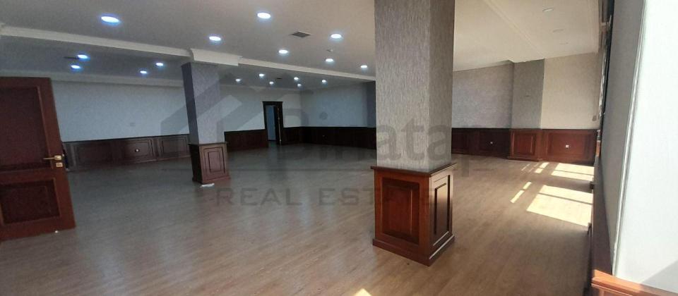 Əhməd Rəcəblidə plazada ofislərin icarəsi 14 otaq 700kv - 6