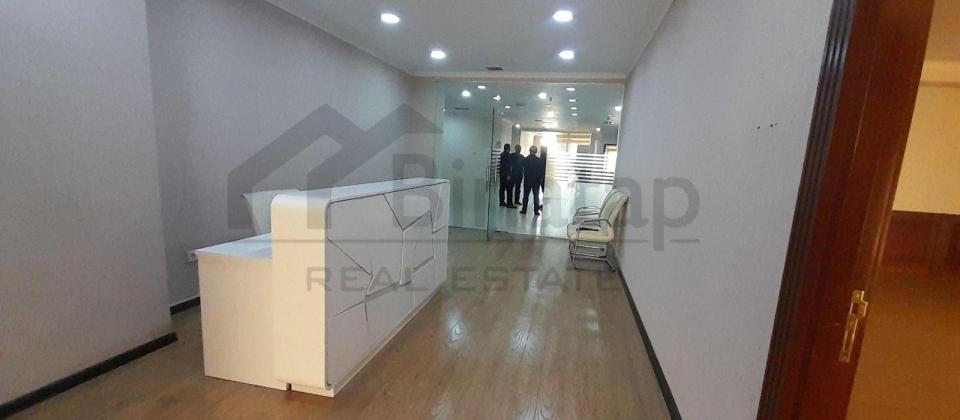 Əhməd Rəcəblidə plazada ofislərin icarəsi 14 otaq 700kv - 7