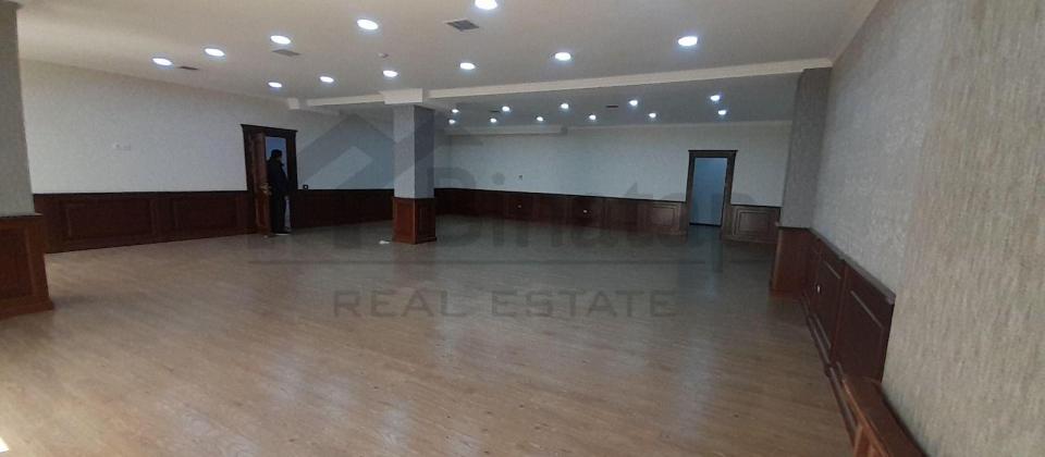 Əhməd Rəcəblidə plazada ofislərin icarəsi 14 otaq 700kv - 9