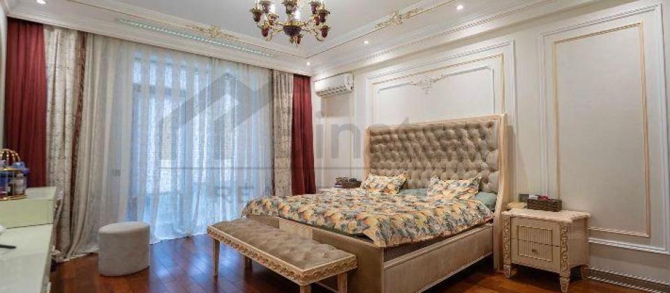 8 Noyabr m/s 5 deqiqelik mesafede 3 otaqli menzil satilir/165 kv.m. - 2