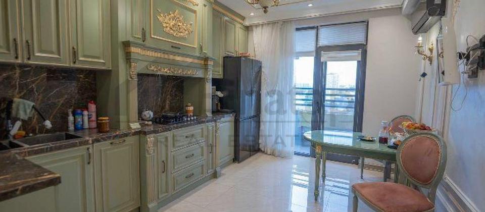 8 Noyabr m/s 5 deqiqelik mesafede 3 otaqli menzil satilir/165 kv.m. - 8