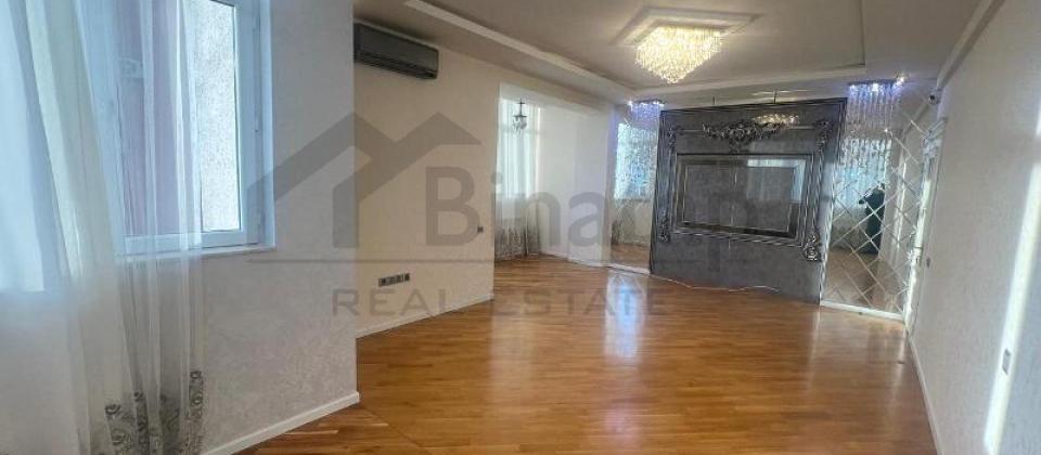 Zerife Eliyeva adina goz klinikasinin yaninda 3 otaqli menzil satilir/112 kv.m. - 2