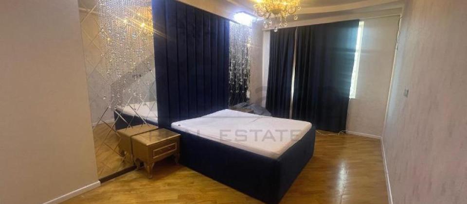 Zerife Eliyeva adina goz klinikasinin yaninda 3 otaqli menzil satilir/112 kv.m. - 4