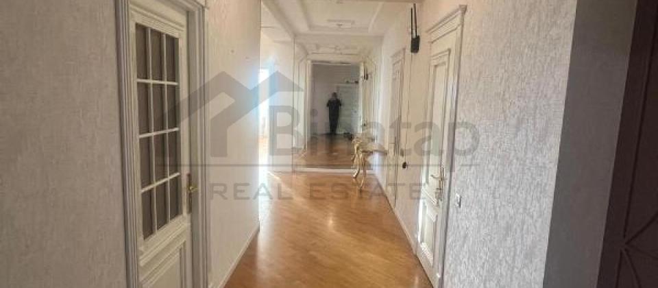 Zerife Eliyeva adina goz klinikasinin yaninda 3 otaqli menzil satilir/112 kv.m. - 8