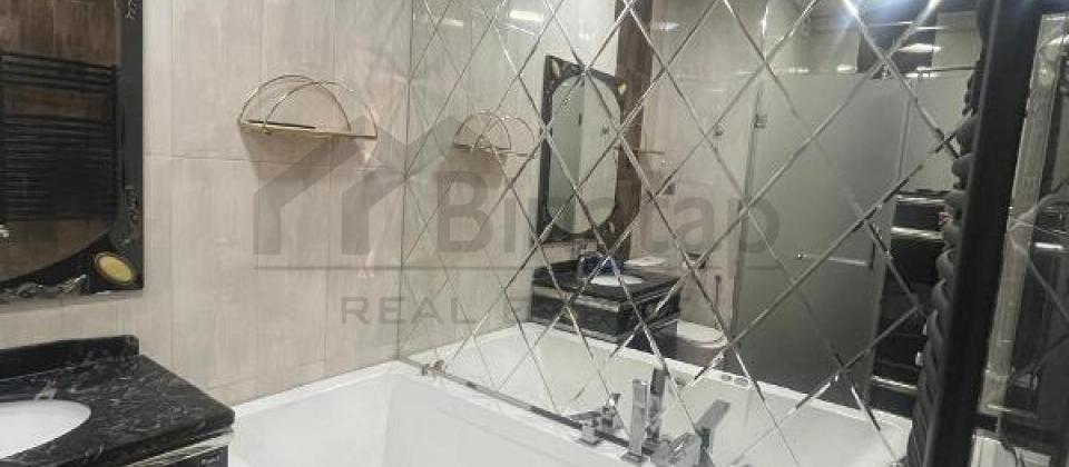 Zerife Eliyeva adina goz klinikasinin yaninda 3 otaqli menzil satilir/112 kv.m. - 10