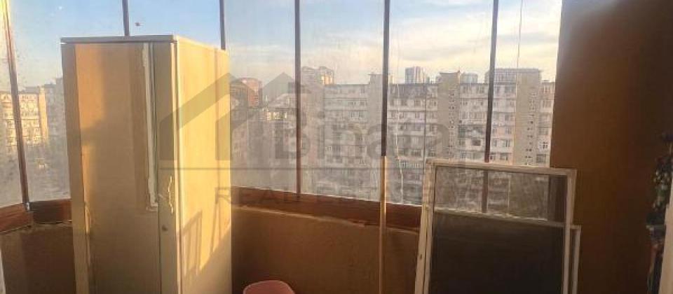 Zerife Eliyeva adina goz klinikasinin yaninda 3 otaqli menzil satilir/112 kv.m. - 12