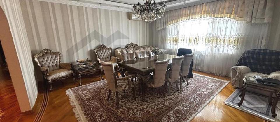 Tibb Universitetinin yaninda 3 otaqli menzil satilir/137.1 kv.m.