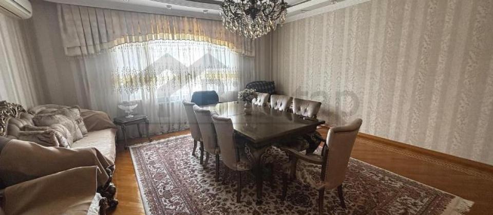 Tibb Universitetinin yaninda 3 otaqli menzil satilir/137.1 kv.m. - 2