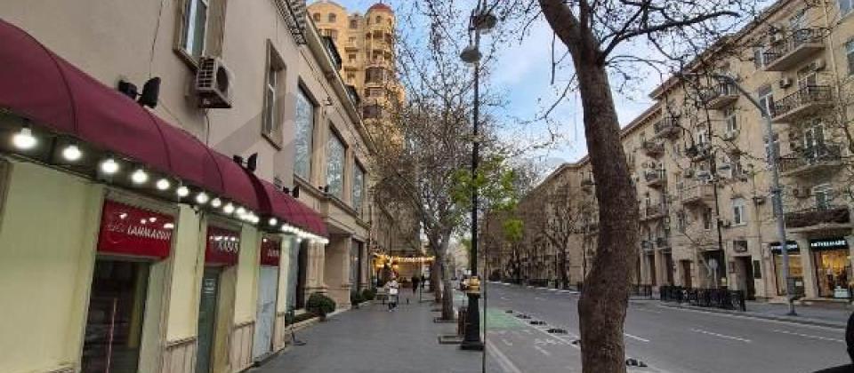 Azerbaycan prospekti, Merkezi Univermagin yaninda obyekt icareye verilir/40 kv.m.