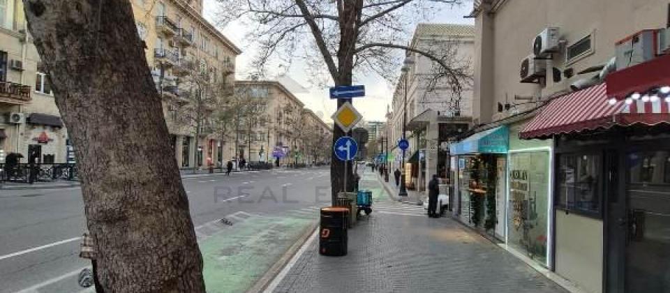 Azerbaycan prospekti, Merkezi Univermagin yaninda obyekt icareye verilir/40 kv.m. - 3