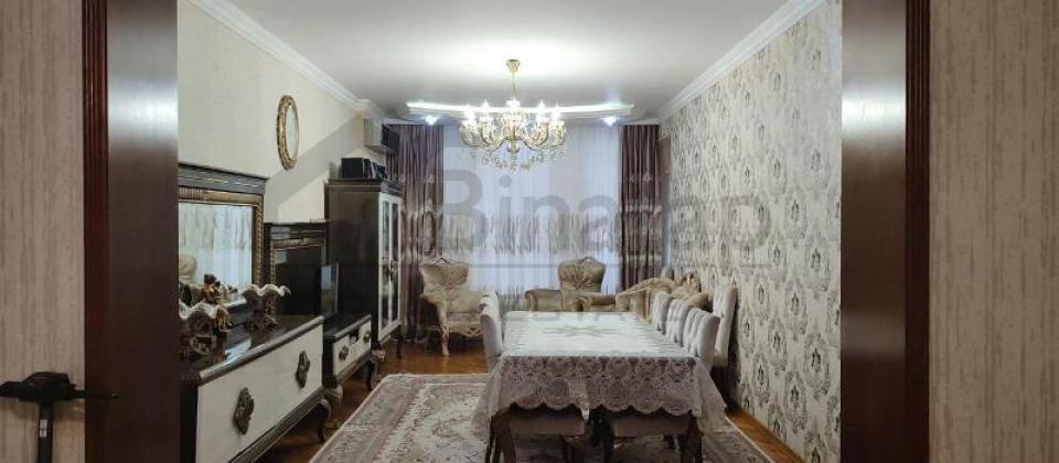 Tbilisi prospekti, İst Petrolun yaninda 3 otaqli menzil satilir/125 kv.m.