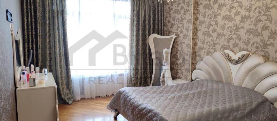 Tbilisi prospekti, İst Petrolun yaninda 3 otaqli menzil satilir/125 kv.m. - 4