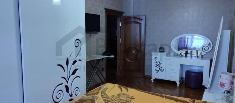 Tbilisi prospekti, İst Petrolun yaninda 3 otaqli menzil satilir/125 kv.m. - 6