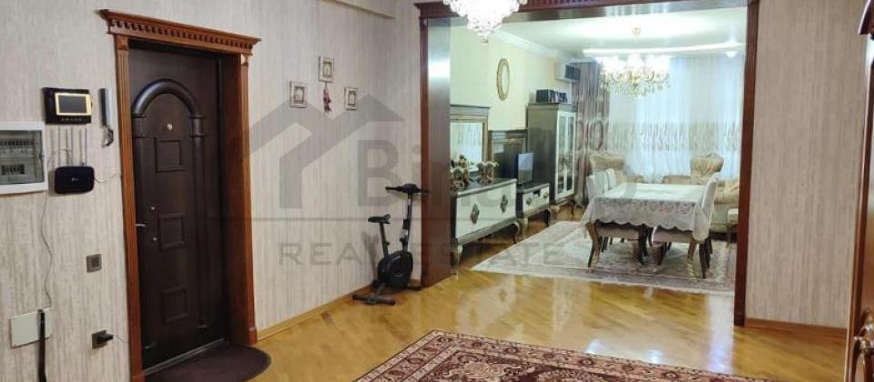 Tbilisi prospekti, İst Petrolun yaninda 3 otaqli menzil satilir/125 kv.m. - 8