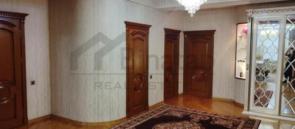 Tbilisi prospekti, İst Petrolun yaninda 3 otaqli menzil satilir/125 kv.m. - 10