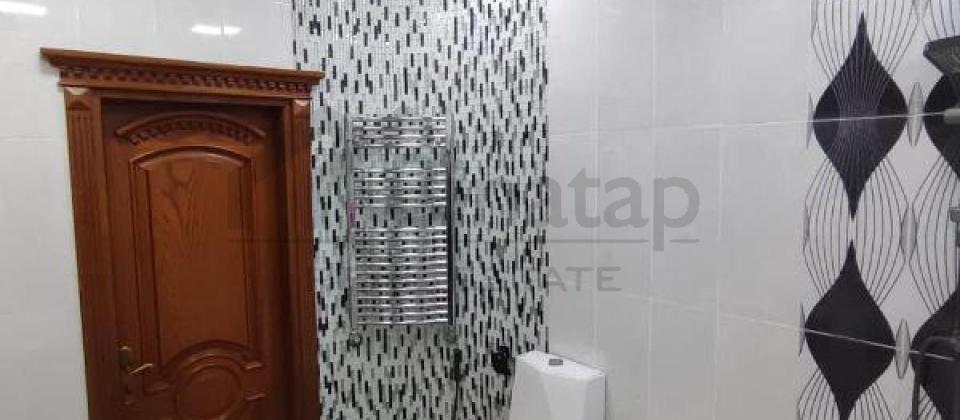 Tbilisi prospekti, İst Petrolun yaninda 3 otaqli menzil satilir/125 kv.m. - 12