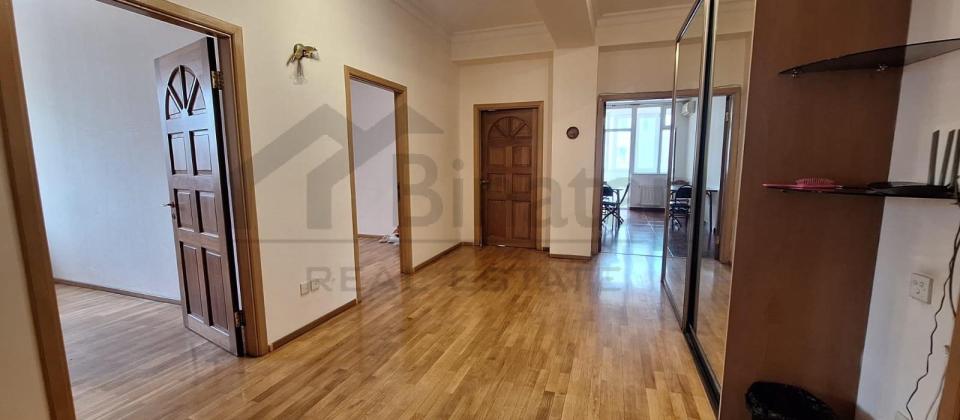 Satılır 4 otaqlı yeni tikili 170 m², 28 May m. - 3