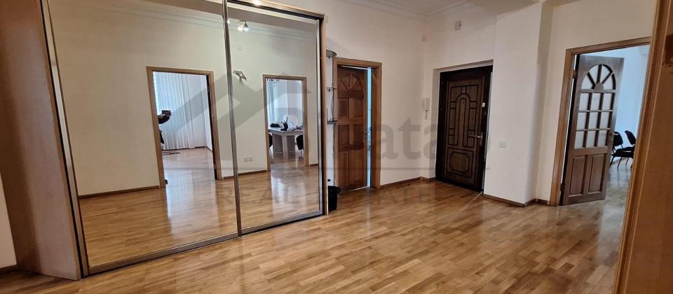 Satılır 4 otaqlı yeni tikili 170 m², 28 May m. - 8