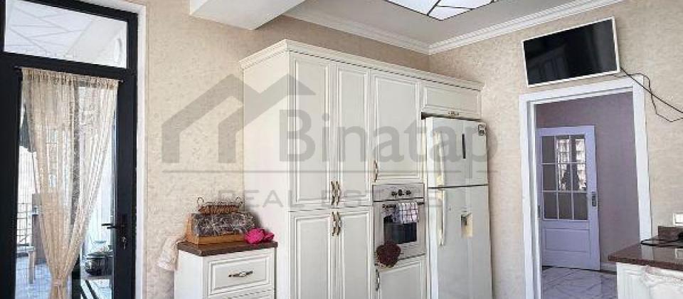 Azadliq prospekti, 28 May m/s yaninda 3 otaqli menzil satilir/160 kv.m. - 3