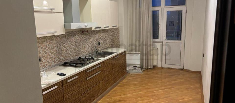 Musabeyov parkinin yani, Elmler Akademiyasi m/s yaxin 2 otaqli menzil satilir/94 kv.m.