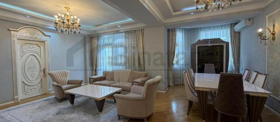 Azadliq prospekti, Travmatoloqiya İnstitutunun yaninda 3 otaqli menzil satilir/154 kv.m.