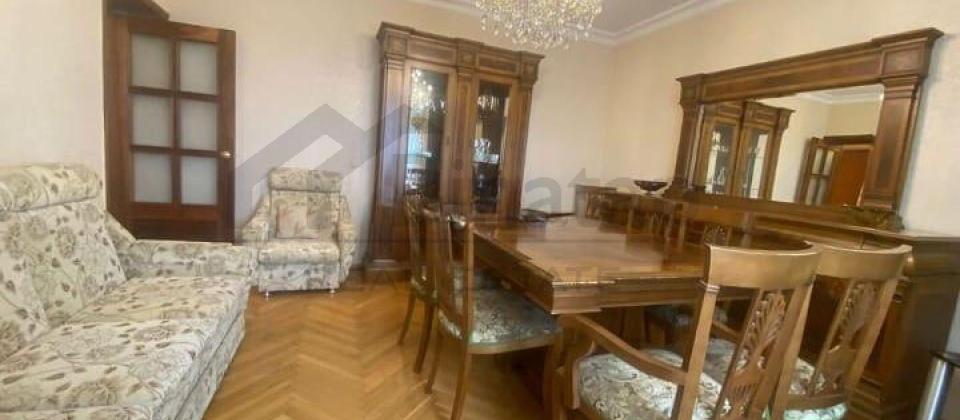 Satılır 4 otaqlı köhnə tikili 105 m², Elmlər Akademiyası m. - 2