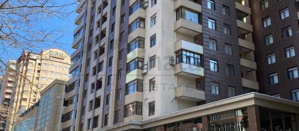 Olimpik Star ve Niaqara restoraninin yaninda 3 otaqli menzil satilir/148 kv.m.