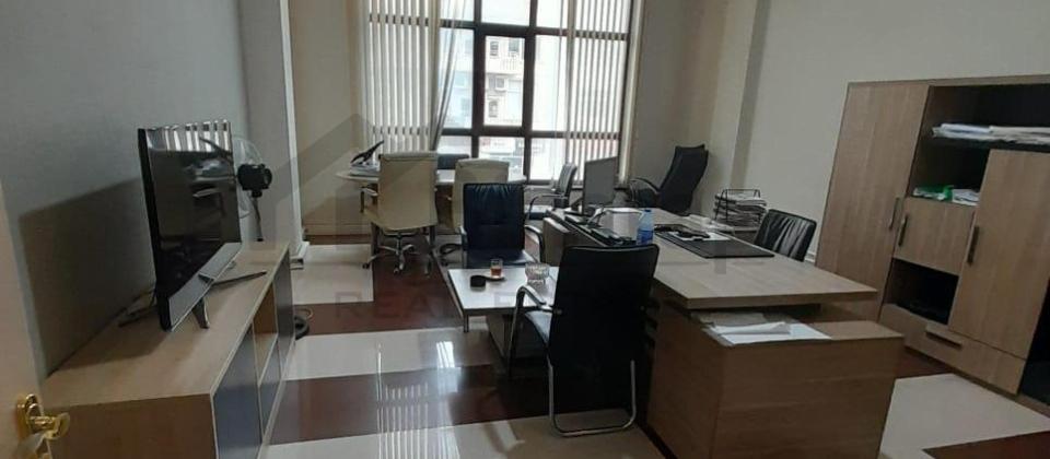 Əhməd Rəcəblidə plazada ofislərin icarəsi