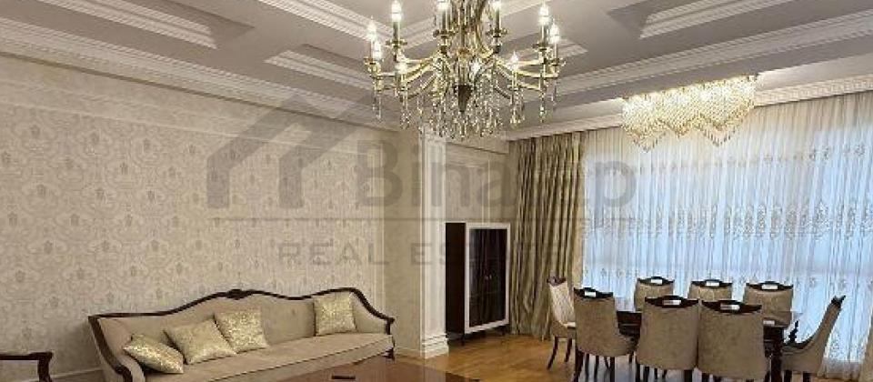 Port Baku ve 28 May m/s 5 deqiqelik mesafede 4 otaqli menzil satilir/185 kv.m.