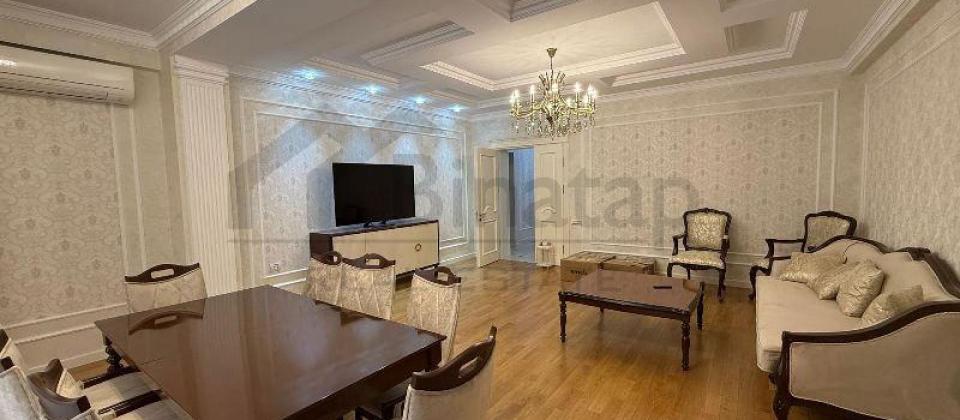 Port Baku ve 28 May m/s 5 deqiqelik mesafede 4 otaqli menzil satilir/185 kv.m.