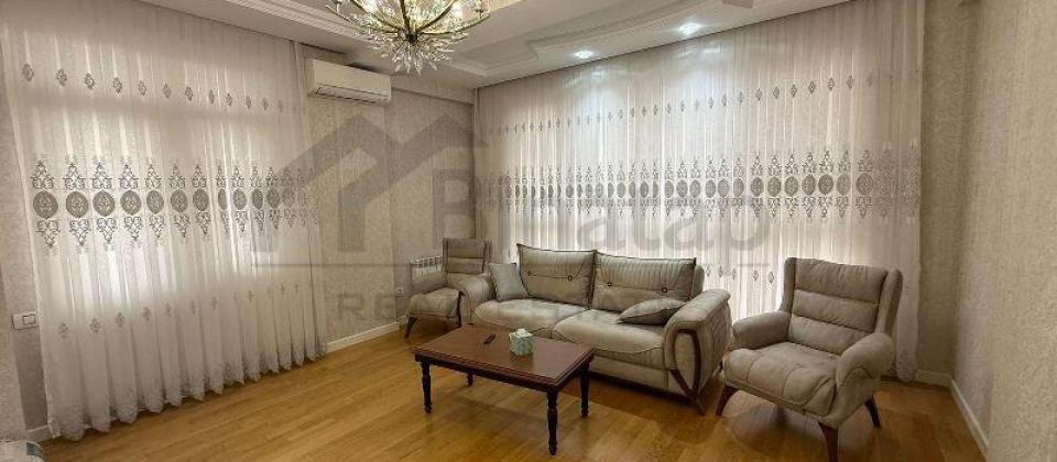 Port Baku ve 28 May m/s 5 deqiqelik mesafede 4 otaqli menzil satilir/185 kv.m. - 3