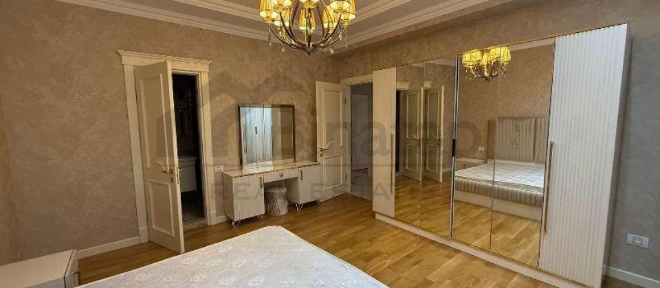 Port Baku ve 28 May m/s 5 deqiqelik mesafede 4 otaqli menzil satilir/185 kv.m. - 6