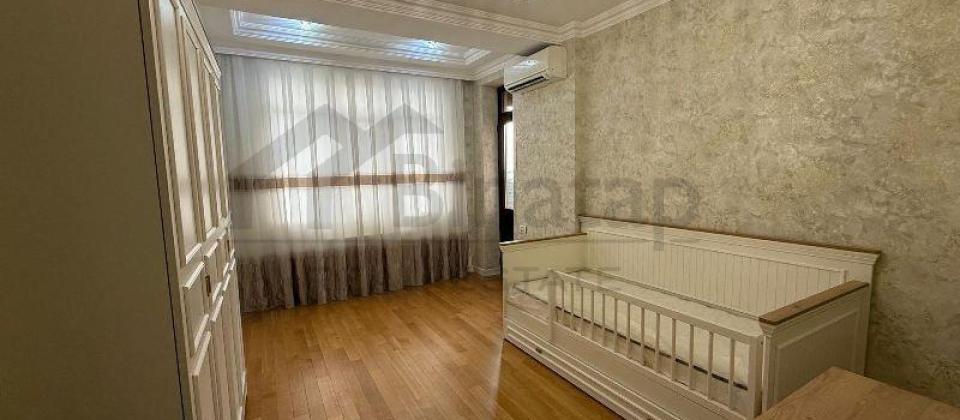 Port Baku ve 28 May m/s 5 deqiqelik mesafede 4 otaqli menzil satilir/185 kv.m. - 7