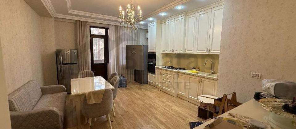 Port Baku ve 28 May m/s 5 deqiqelik mesafede 4 otaqli menzil satilir/185 kv.m. - 8