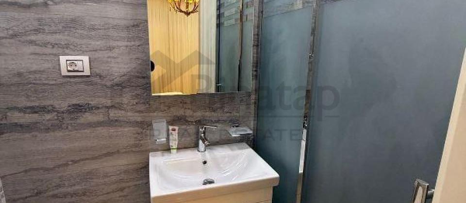 Port Baku ve 28 May m/s 5 deqiqelik mesafede 4 otaqli menzil satilir/185 kv.m. - 12