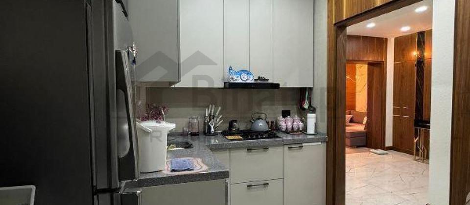 Tbilisi prospekti, 8 Noyabr m/s yaxin 3 otaqli menzil satilir/97 kv.m. - 12