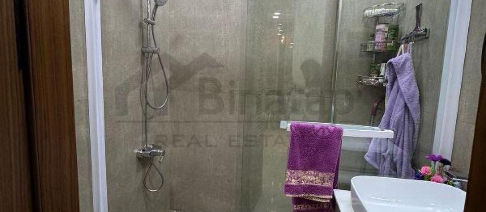 Tbilisi prospekti, 8 Noyabr m/s yaxin 3 otaqli menzil satilir/97 kv.m. - 14