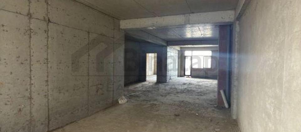 Dede Qorqud parkinin yani, Genclik ve 28 May m/s yaxin 3 otaqli menzil satilir/141 kv.m. - 2