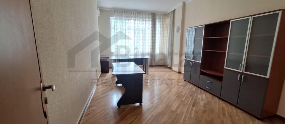 Kirayə verilir 4 otaqlı yeni tikili 200 m², 28 May m. - 4