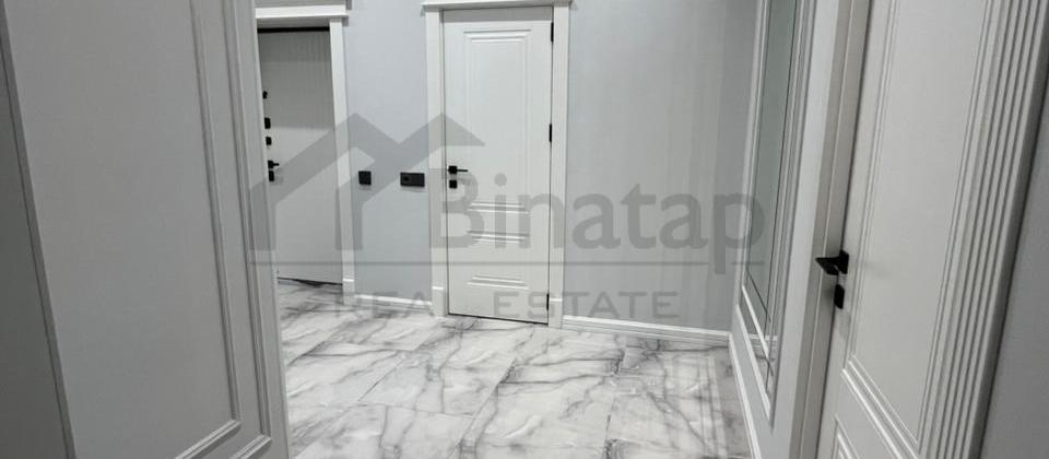 Tibb Universitetinın yanında