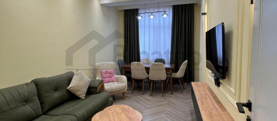 Tibb Universitetinın yanında - 3