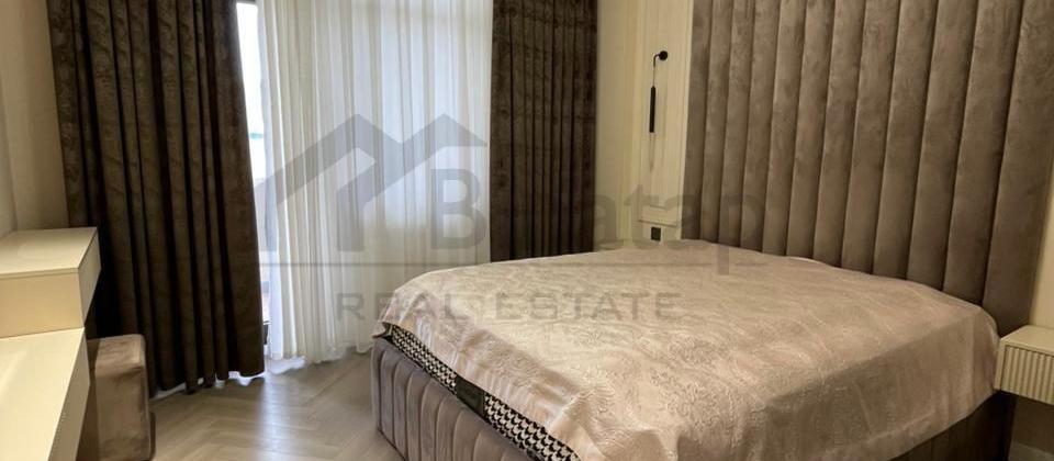 Tibb Universitetinın yanında - 7