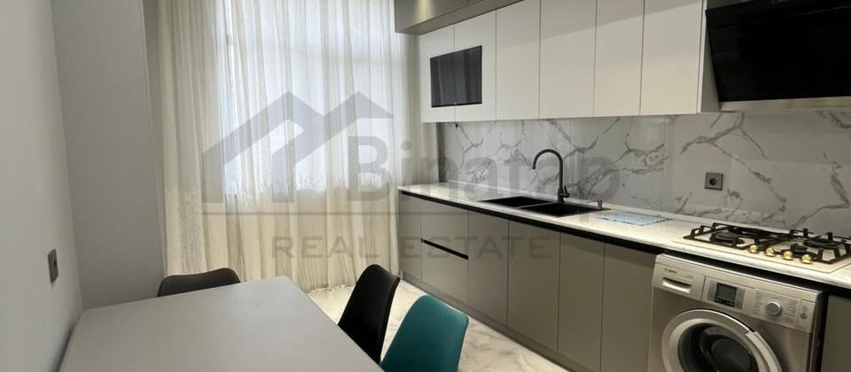 Tibb Universitetinın yanında - 11