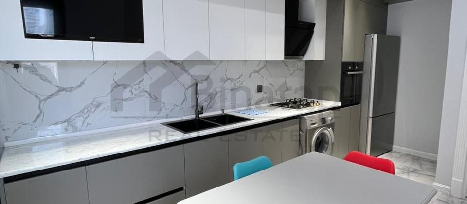 Tibb Universitetinın yanında - 12