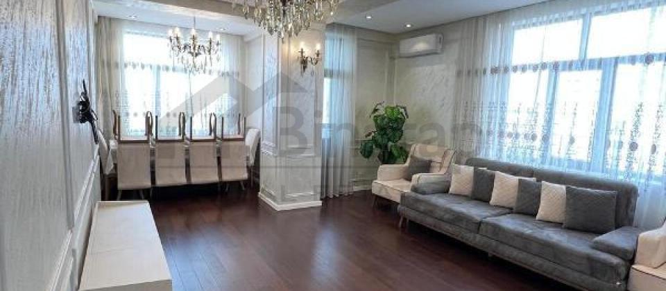 Vorovski dairesi, Azadliq Prospekti m/s yaxin 3 otaqli menzil satilir/135 kv.m. - 2