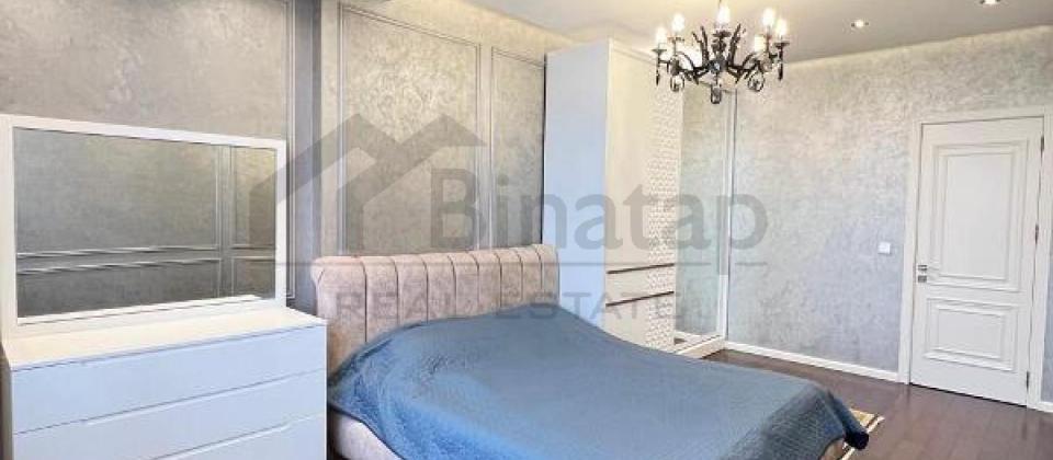 Vorovski dairesi, Azadliq Prospekti m/s yaxin 3 otaqli menzil satilir/135 kv.m. - 10