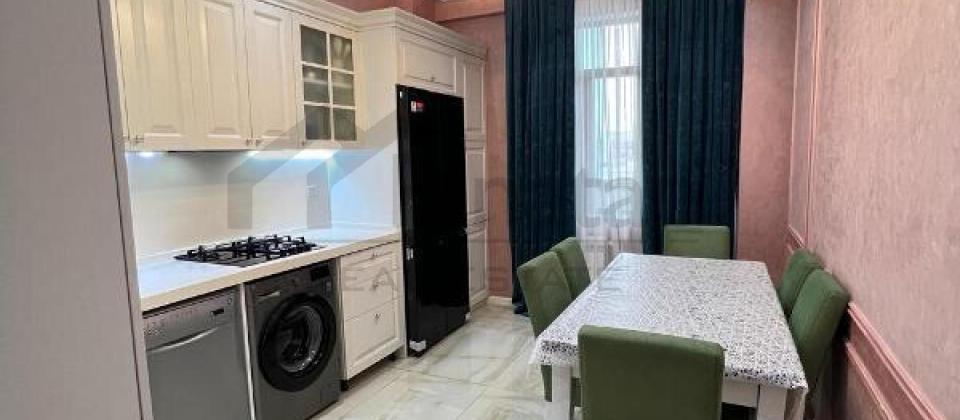 Vorovski dairesi, Azadliq Prospekti m/s yaxin 3 otaqli menzil satilir/135 kv.m. - 11