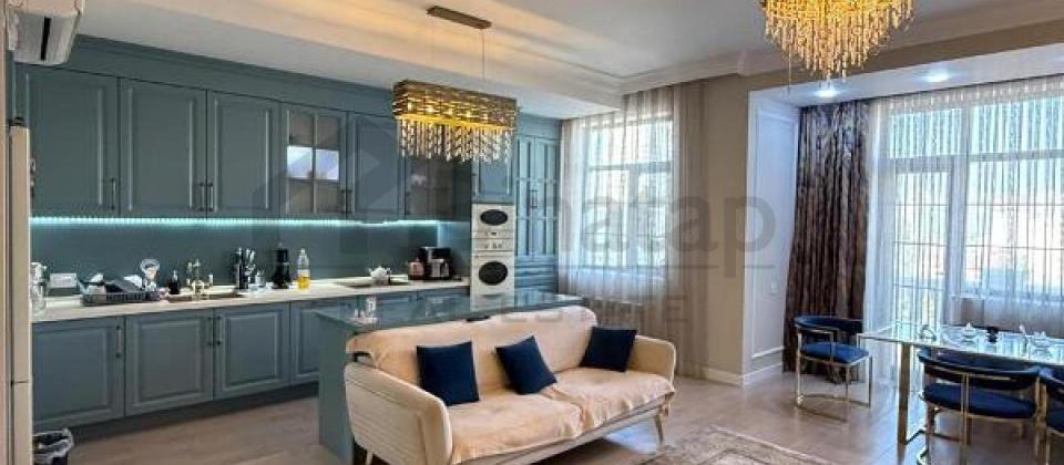 Renessans Palace'da 3 otaqli menzil satilir/140.6 kv.m., Elmler Akademiyasi m/s yaxindir