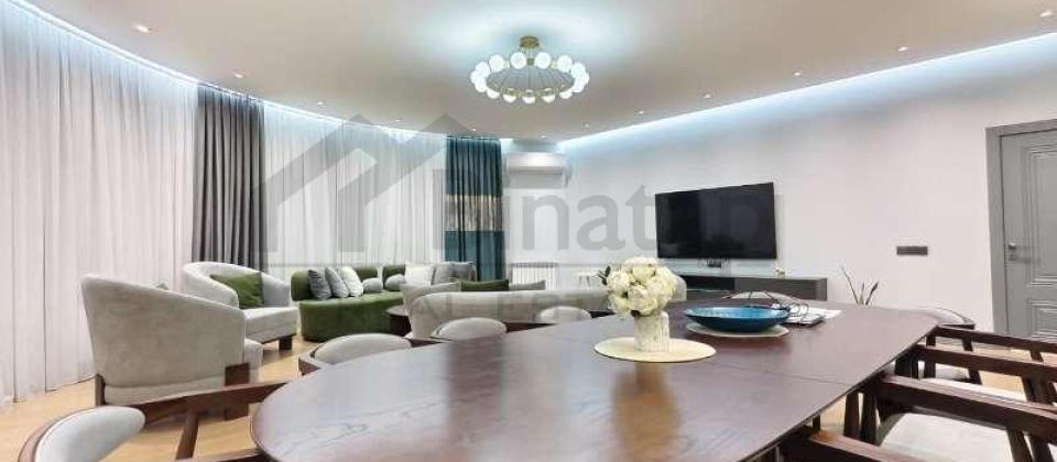 Xetai m/s yaninda 3 otaqli menzil satilir/158 kv.m.